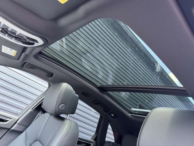 2025 Porsche Macan Base Image 21 of 25