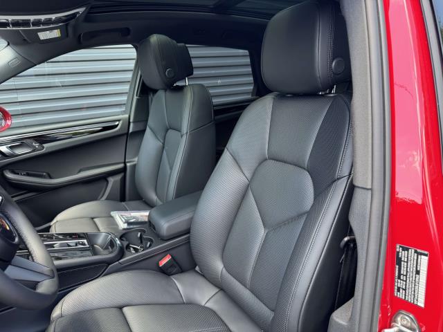 2025 Porsche Macan Base Image 12 of 25