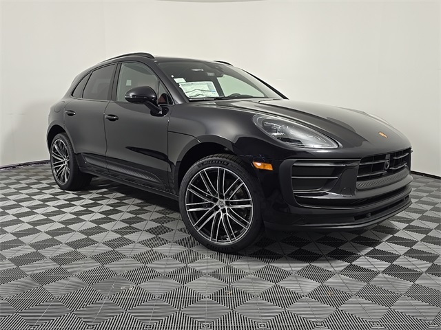 2025 Porsche Macan Base Image 3 of 28