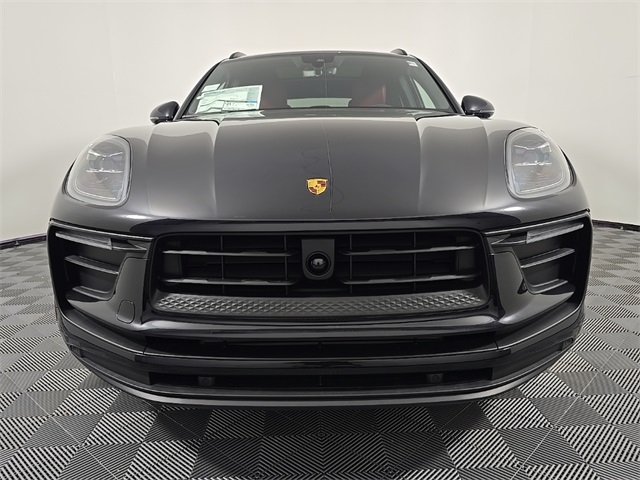 2025 Porsche Macan Base Image 2 of 28