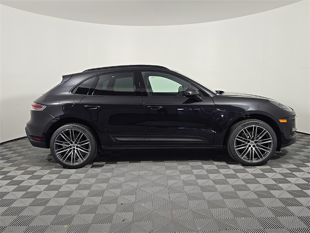 2025 Porsche Macan Base Image 4 of 28
