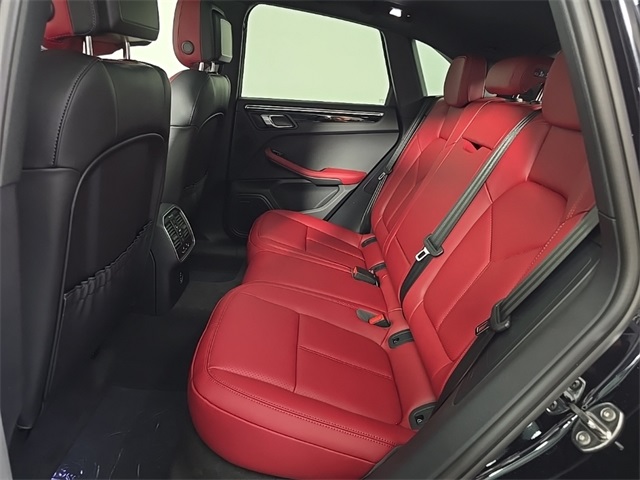 2025 Porsche Macan Base Image 11 of 28