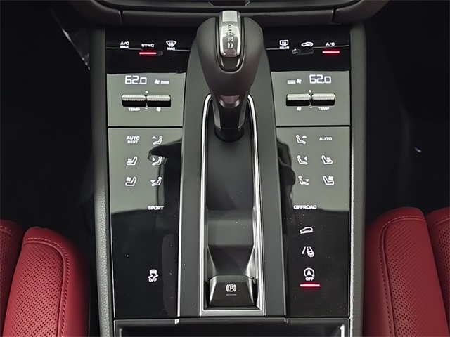 2025 Porsche Macan Base Image 18 of 28