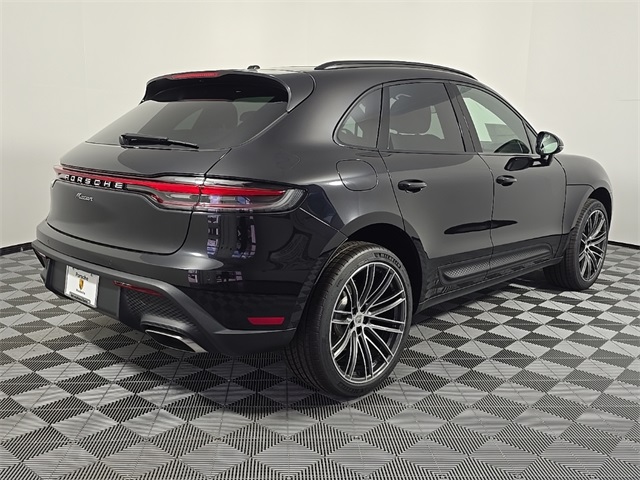 2025 Porsche Macan Base Image 5 of 28