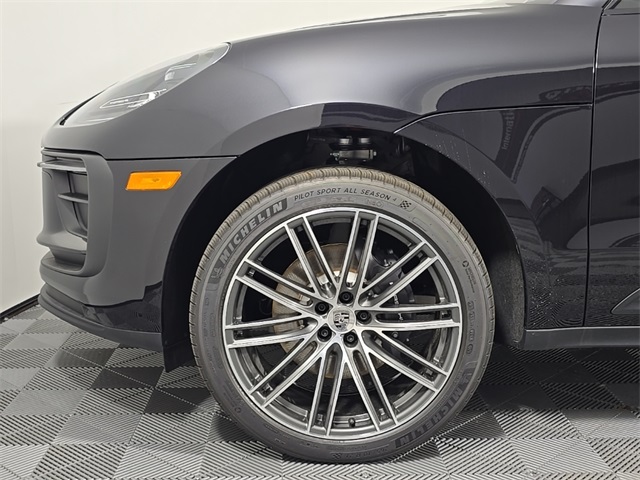 2025 Porsche Macan Base Image 9 of 28
