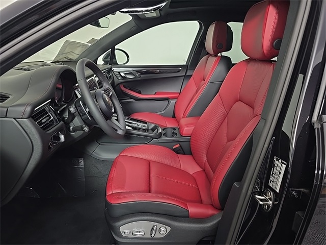 2025 Porsche Macan Base Image 12 of 28