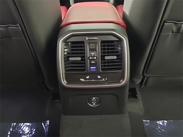 2025 Porsche Macan Base Image 20 of 28