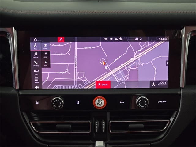 2025 Porsche Macan Base Image 16 of 28