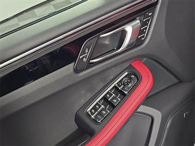 2025 Porsche Macan Base Image 19 of 28