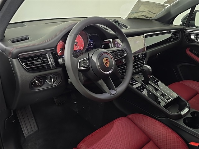 2025 Porsche Macan Base Image 13 of 28