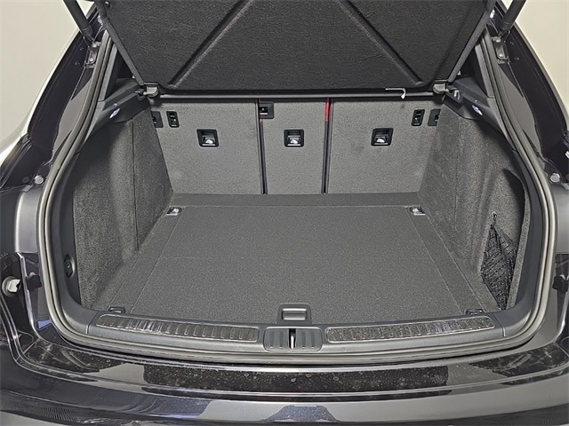 2025 Porsche Macan Base Image 10 of 28