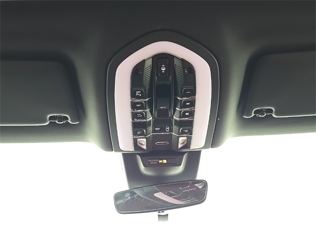 2025 Porsche Macan Base Image 23 of 28