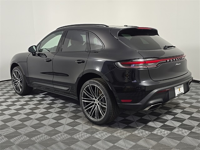 2025 Porsche Macan Base Image 7 of 28