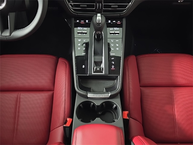 2025 Porsche Macan Base Image 17 of 28
