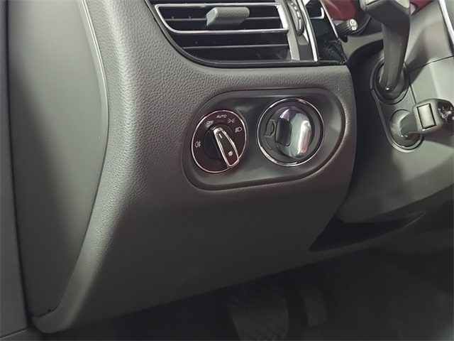 2025 Porsche Macan Base Image 21 of 28