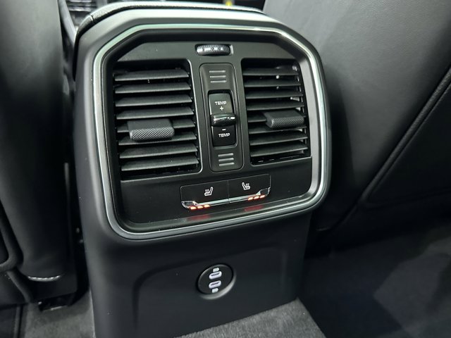 2025 Porsche Macan Base Image 41 of 60