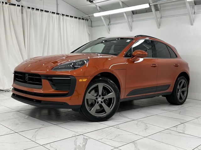 2025 Porsche Macan Base Image 2 of 60