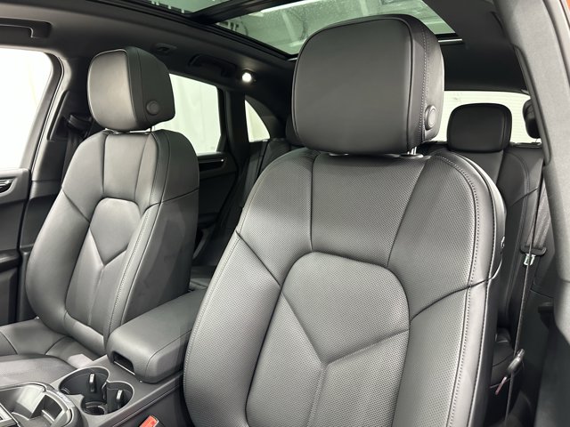 2025 Porsche Macan Base Image 16 of 60