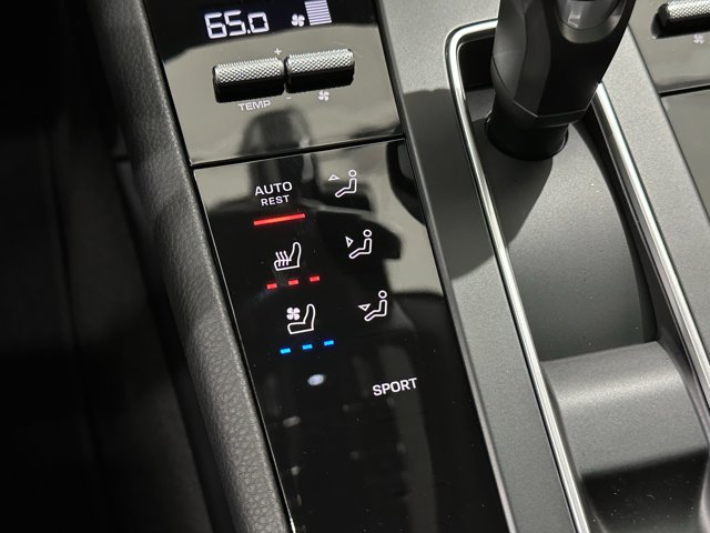 2025 Porsche Macan Base Image 36 of 60