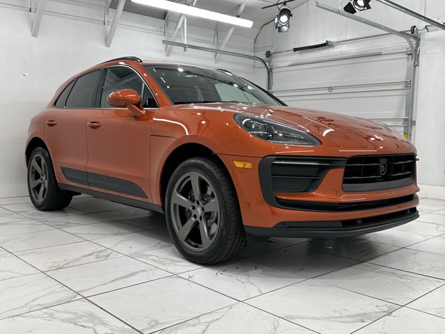 2025 Porsche Macan Base Image 5 of 60