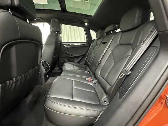 2025 Porsche Macan Base Image 18 of 60