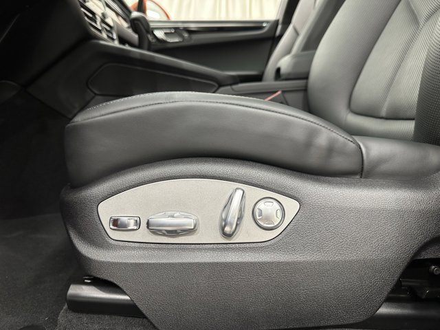 2025 Porsche Macan Base Image 43 of 60