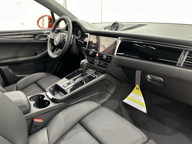 2025 Porsche Macan Base Image 21 of 60