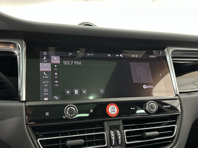 2025 Porsche Macan Base Image 31 of 60