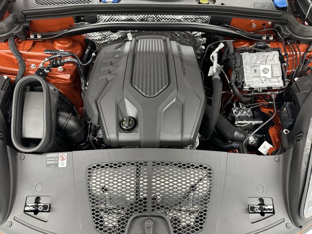 2025 Porsche Macan Base Image 13 of 60