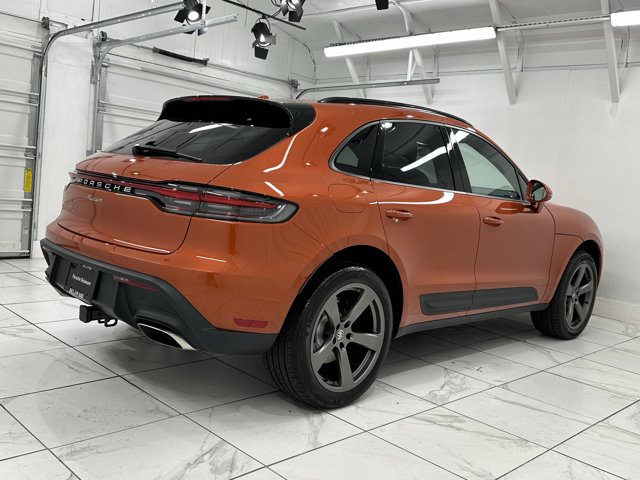 2025 Porsche Macan Base Image 7 of 60
