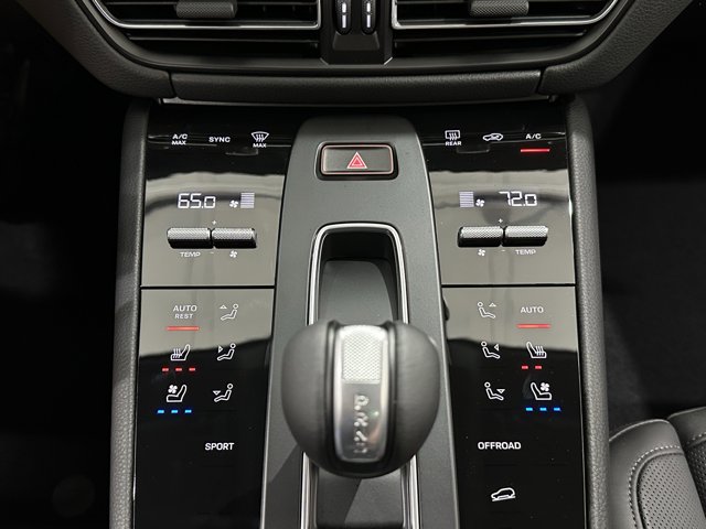 2025 Porsche Macan Base Image 35 of 60