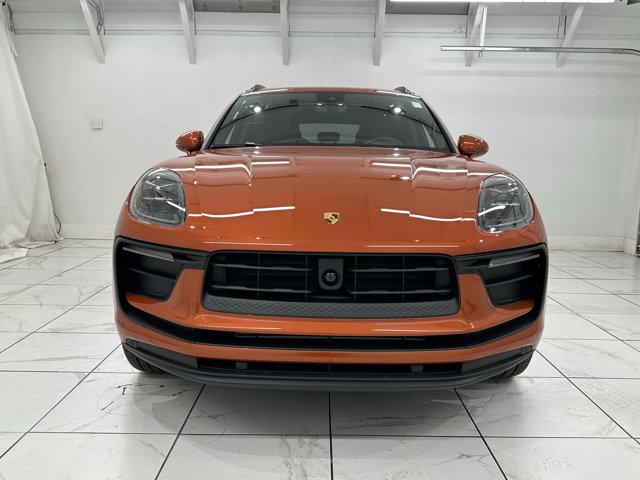 2025 Porsche Macan Base Image 4 of 60