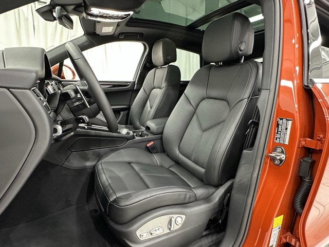 2025 Porsche Macan Base Image 19 of 60