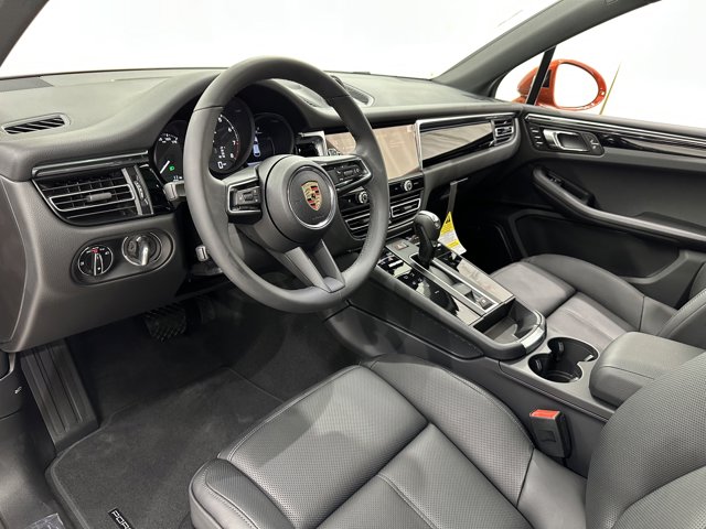 2025 Porsche Macan Base Image 23 of 60