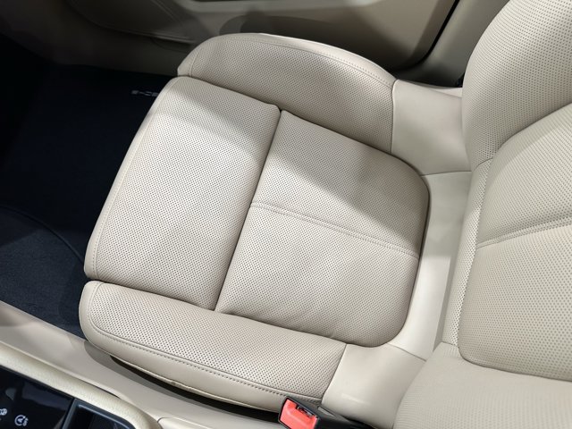 2025 Porsche Macan Base Image 36 of 61