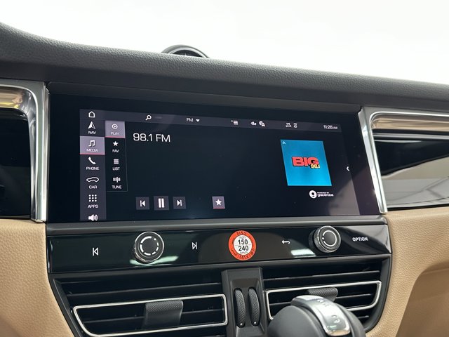 2025 Porsche Macan Base Image 33 of 61