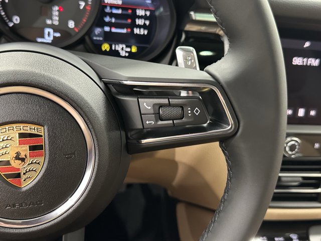 2025 Porsche Macan Base Image 26 of 61