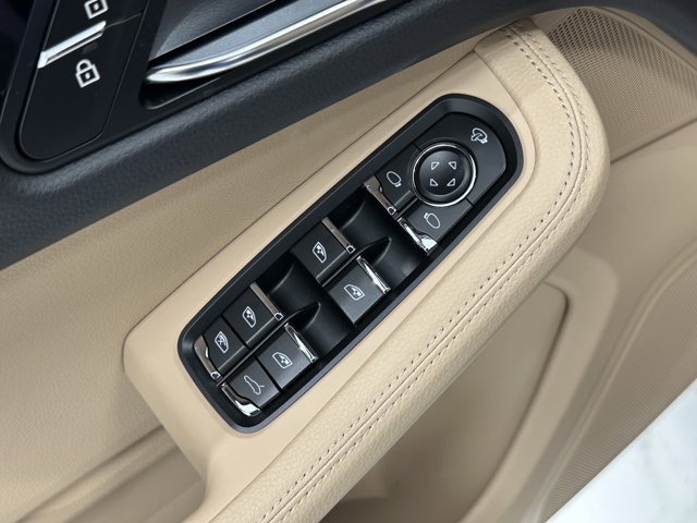 2025 Porsche Macan Base Image 43 of 61