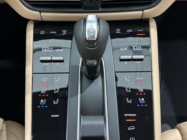 2025 Porsche Macan Base Image 34 of 61