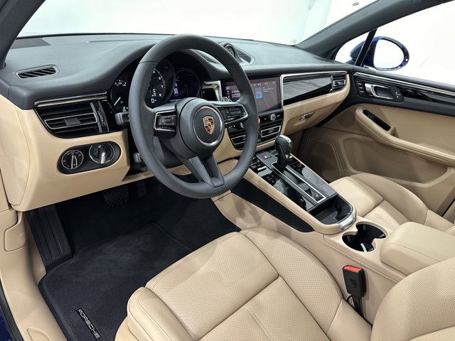 2025 Porsche Macan Base Image 22 of 61