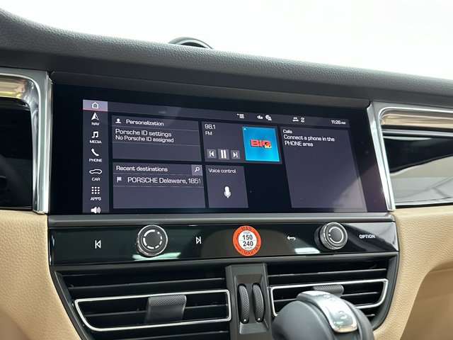 2025 Porsche Macan Base Image 32 of 61