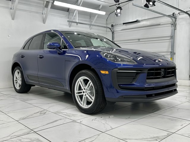 2025 Porsche Macan Base Image 5 of 61