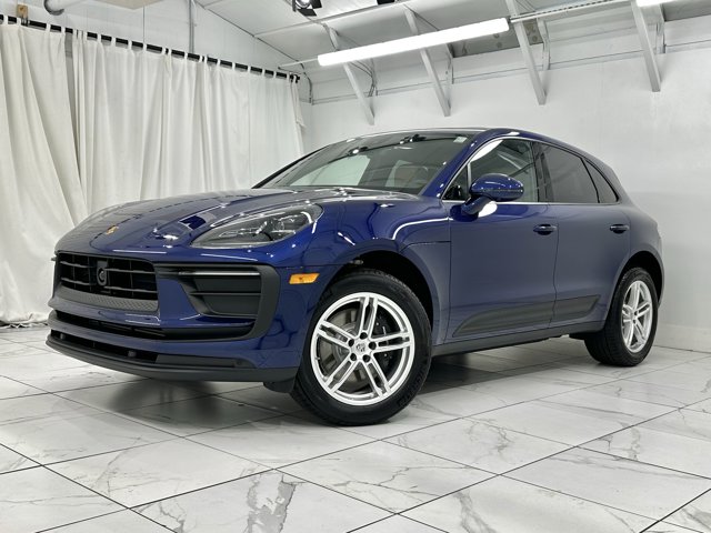 2025 Porsche Macan Base Image 2 of 61