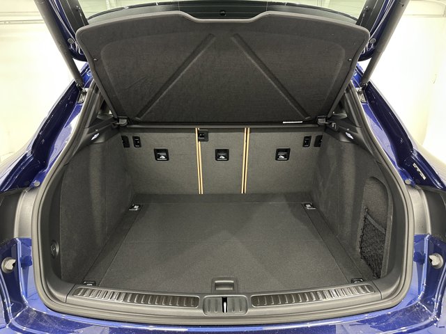 2025 Porsche Macan Base Image 15 of 61