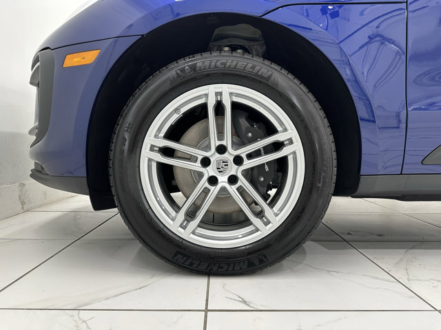 2025 Porsche Macan Base Image 14 of 61