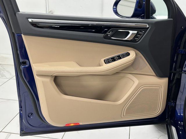 2025 Porsche Macan Base Image 39 of 61