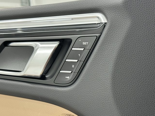 2025 Porsche Macan Base Image 40 of 61