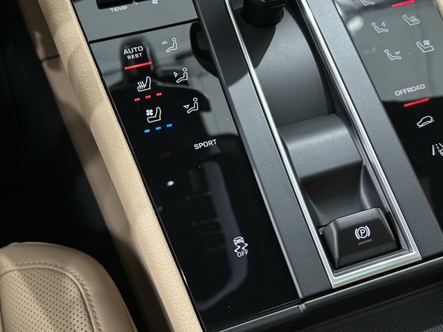 2025 Porsche Macan Base Image 38 of 61