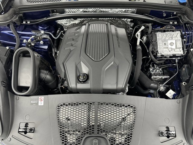 2025 Porsche Macan Base Image 13 of 61