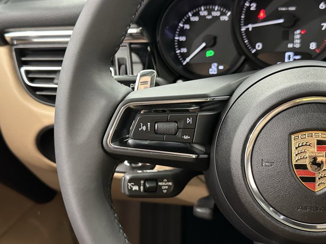 2025 Porsche Macan Base Image 27 of 61